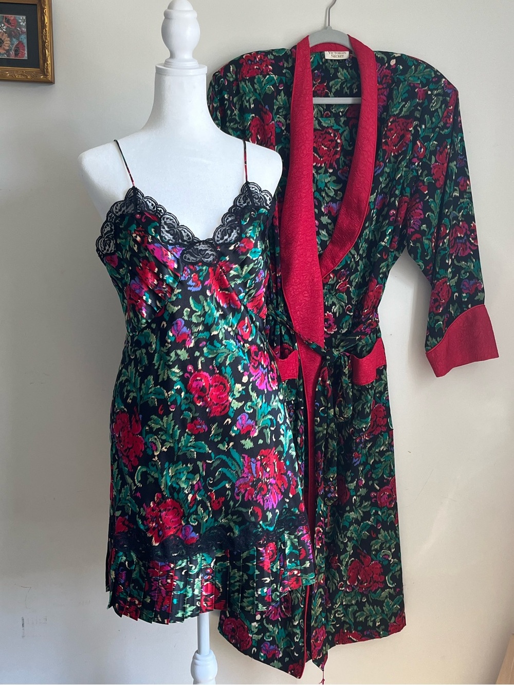 Vintage Victoria's Secret Satin Slip On Dress Robe Set Kimono 2pc Dark Romantic